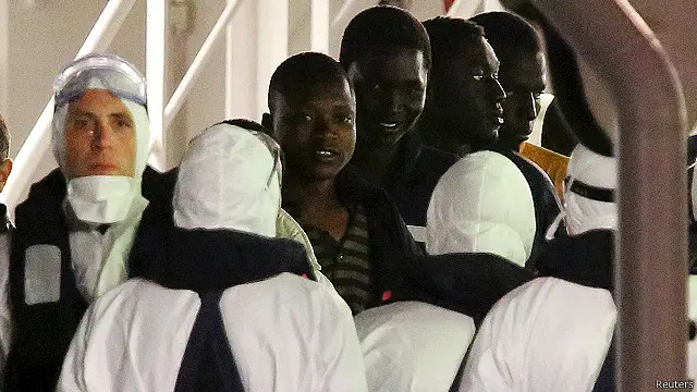 المعتقلان كانا من بين 27 ناجيا وصلوا صقلية