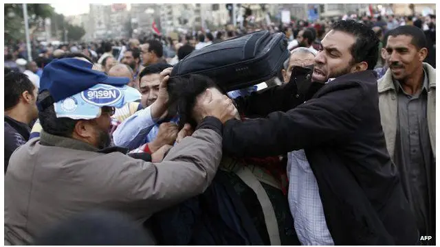 Pendukung IM diturunkan menghadapi demonstran anti Morsi