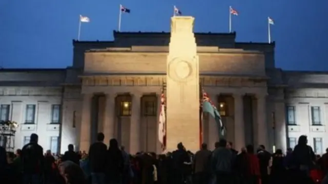 Yeni Zelanda'da Anzak Günü geçmişin anıldığı, ciddiyetin hakim olduğu bir gün.