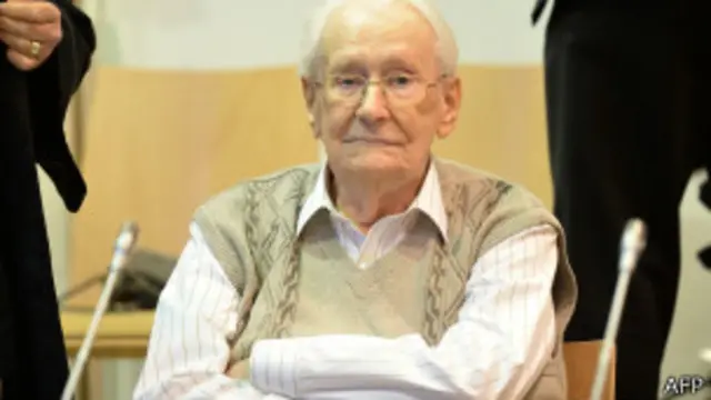 Groening reconoció a la BBC en 2005 que vio las cámaras de gas y los crematorios del campo de exterminio.