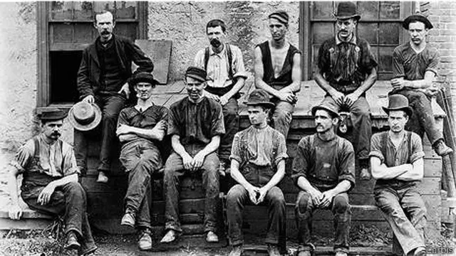 В 1890 году модели под названием XX, ставшей впоследствии униформой табунщиков лошадей на диком Западе, был присвоен номер партии 501