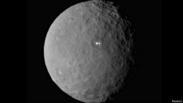 La secuencia de imágenes nueva fue tomada hace una semana cuando la sonda estaba todavía a unos 22.000 kilómetros de la superficie.