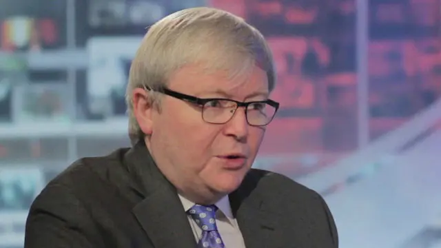 “将所有因素综合在一起，未来十年，中国经济将会保持在6%以上的增长，”陆克文说，这一估算基于以下几个因素：中国现有经济政策的持久力，其经济决策者的应对能力，以及维持中国社会稳定的增长底线。