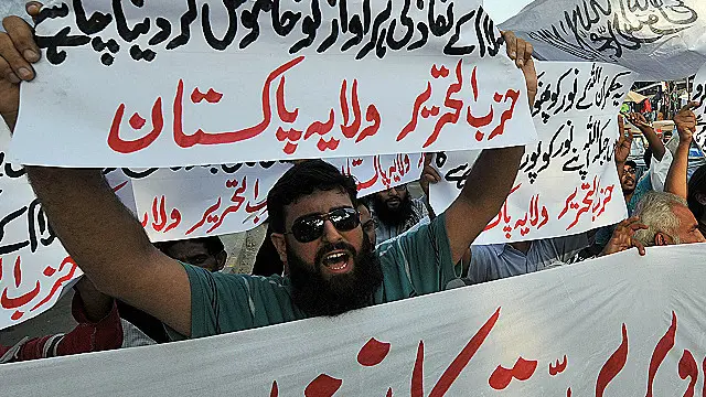 کالعدم تنظیموں کا اکثر یہی طریقہ کار ہے کہ ان کے کارکن تعلیمی اداروں میں رابطے بڑھاتے ہیں: پولیس