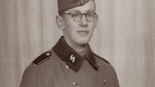 Gröning s'est porté volontaire en 1942.