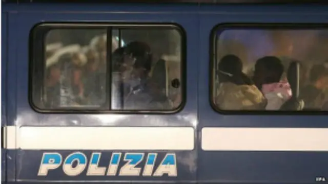 पुलिस वैन