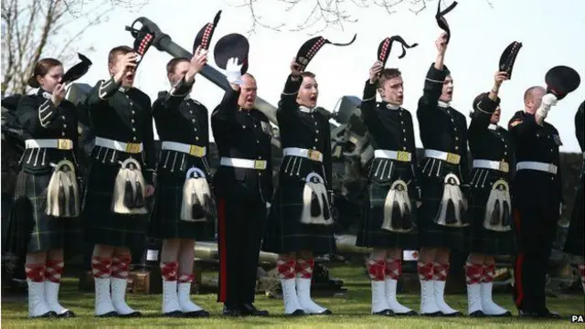 斯特林城堡也鸣礼炮21响为女王祝寿。