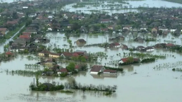 يهدد التغير المناخي بارتفاع مستوى البحار وحدوث فيضانات.