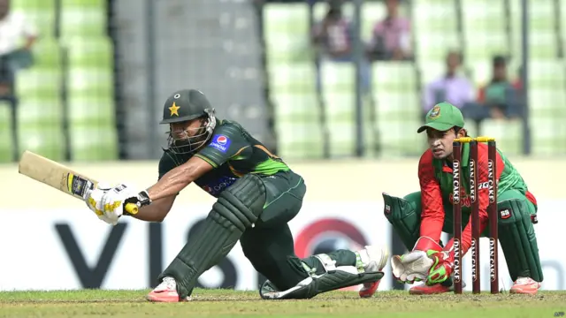 بنگلہ دیش پاکستان کو تین میچوں کی سیریز میں دو صفر سے شکست دے چکا ہے۔