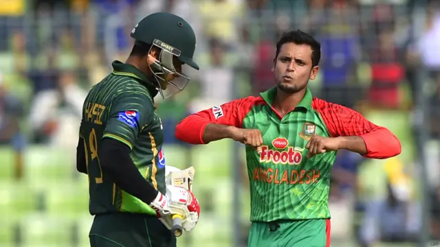 محمد حفیظ صرف چار رنز بنا کر عرافات سنی کی گیند پر آؤٹ ہوئے۔