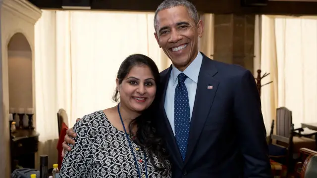 امریکی صدر براک اوباما کے دورۂ بھارت کے دوران چارو نے اُن کا میک اپ کیا