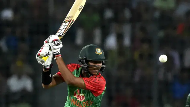 بنگلہ دیش کے اوپنر سومیا سرکار نے 127 رنز کی شاندار اننگز کھیلی اور آؤٹ نہیں ہوئے۔