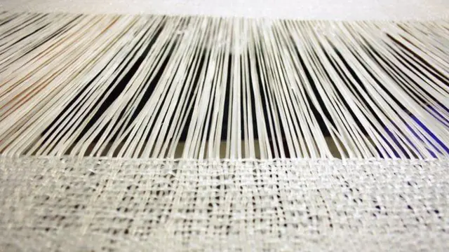 जामदानी साड़ी के लिए सिलिकन से अच्छी क्वालिटी के धागे निकाले जाते हैं.