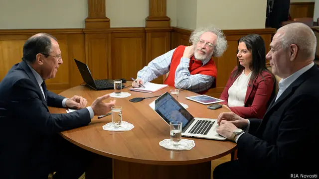 Глава МИД РФ Лавров дает интервью трем радиостанциям