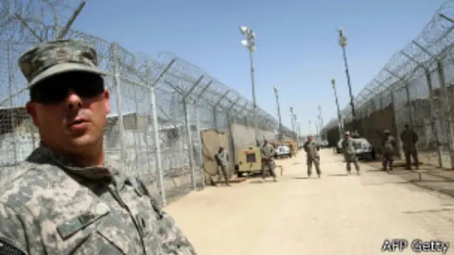 En Camp Bucca se produjo un "matrimonio de conveniencia" entre miembros del partido del fallecido líder iraquí Saddam Hussein y fundamentalistas islámicos.