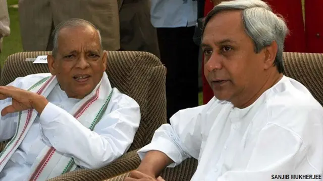 मुख्यमंत्री नवीन पटनायक के साथ जानकी बल्लभ पटनायक.