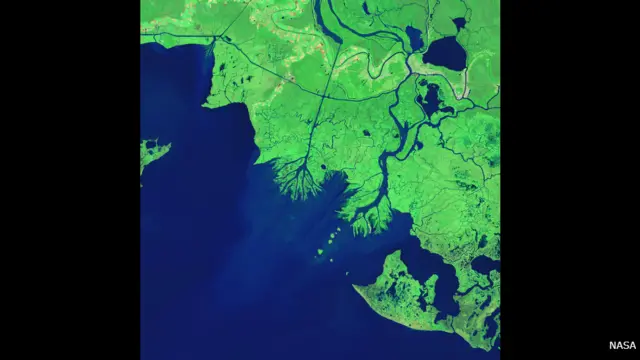 Um novo território é formado no delta do Lago Wax e do Rio Atchafalaya, nos Estados Unidos (Crédito: NASA)