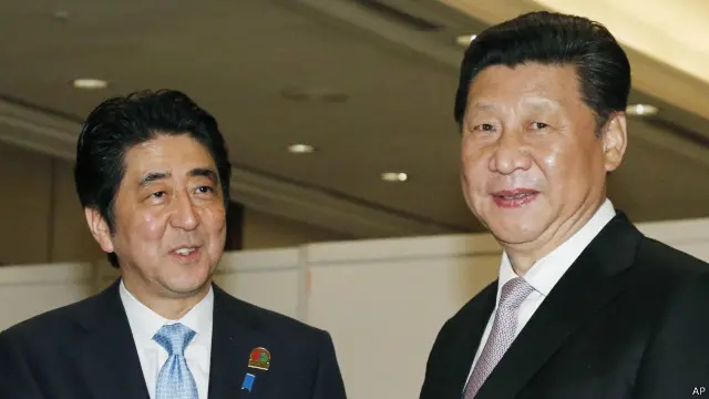 中国国家主席习近平与日本首相安倍晋三星期三傍晚在雅加达举行了会谈