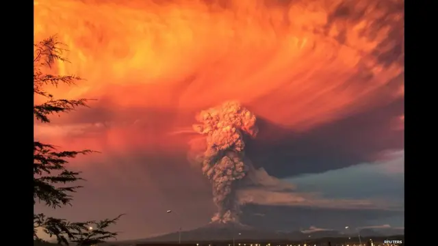 Fumaça e cinzas do vulcão Calbuco são vistas da cidadepixbet x corinthiansPuerto Montt, 22pixbet x corinthiansAbril 2015. REUTERS