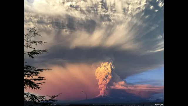 Fumaça e cinzas do vulcão Calbuco são vistas da cidadepixbet x corinthiansPuerto Montt, 22 Abril 2015. REUTERS