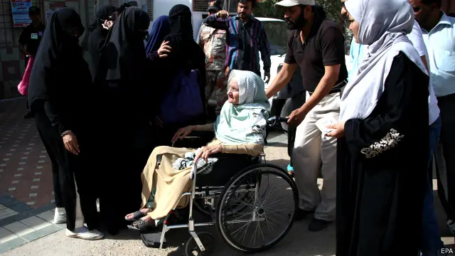 ساڑھے 11 بجے کے بعد لوگوں نے پولنگ سٹیشنوں کا رخ کرنا شروع کیا