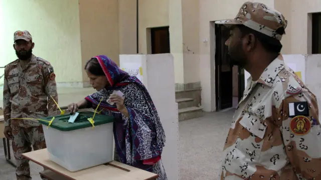 اس حلقے میں 1970 سے 1985 تک جماعت اسلامی، 1988 سے 2013 تک متحدہ قومی موومنٹ اور 1993 میں ایم کیو ایم کے بائیکاٹ کی وجہ سے مسلم لیگ بھی کامیابی حاصل کر چکی ہے۔