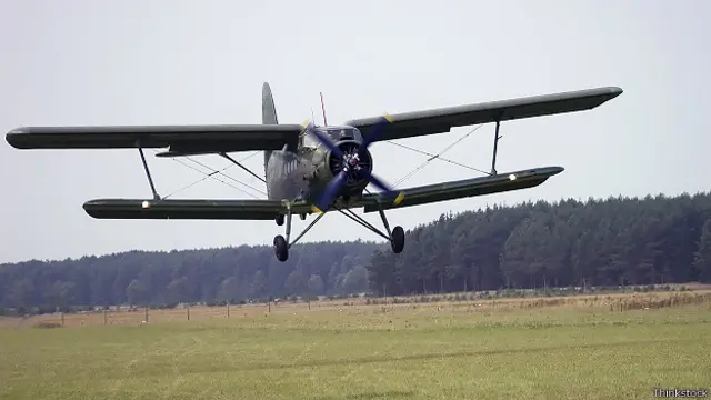 Ан-2 приземляется