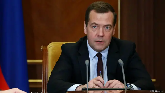 Medvedev pensiyaların yığım hissəsinin qorunacağını vəd edib.