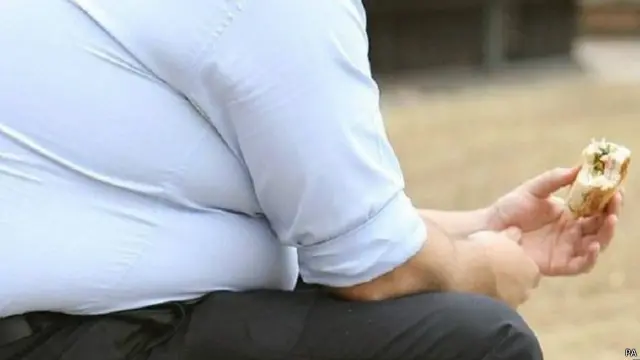 يقول الخبراء إن السكر الزائد والكربوهيدرات لهما دور أساسي في زيادة الوزن.