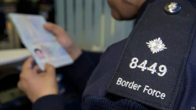 英國內政部強調，英國的邊境控制是「依靠情報精凖打擊」。情報從哪裏來，是否可靠，當然是「不可告人」的。