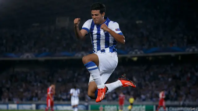 Carlos Vela no pudo establecerse en Inglaterra con el Arsenal, pero desde que llegó a la Real Sociedad ha sido un jugador importante.