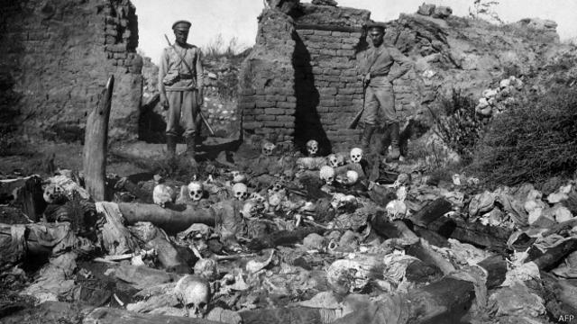 Imagenes de esqueletos de las victimas de las matanzas de armenios en Turquía