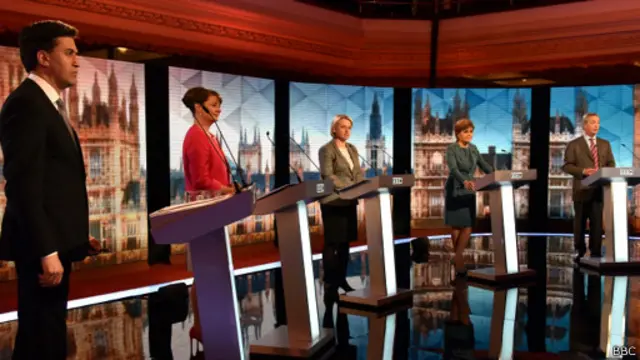 رهبران احزاب عمده غیر دولتی از راست به چپ: فاراژ رهبر یوکیپ، استرژن رهبر حزب ملیگرای اسکاتلند، ناتالی بنت رهبر سبزها، لیان وود رهبر حزب ملیگرای ویلز و اد میلیبند، رهبر حزب کارگر
ز