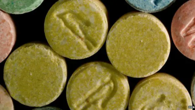 校园查获的违禁药品包括摇头丸 