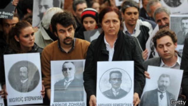 Imagenes de protesta recordando la matanza de armenios