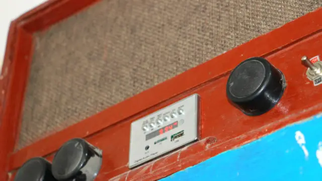 سکولوں میں اسلام آباد سے ریڈیو پر براڈ کلاس نامی خصوصی پروگرام نشر کیا جاتا ہے