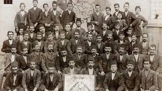 تصویری از انجمن نقره‌کاران ارمنی در شهر وان واقع در ترکیه امروزی - سال ۱۹۰۸