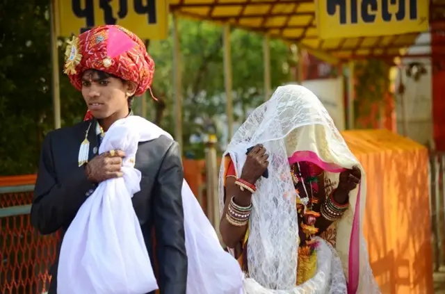 जालपा मंदिर में दुल्हा और दुल्हन.