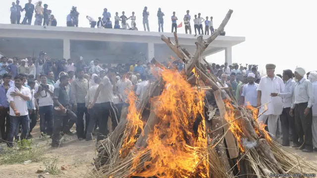गजेंद्र सिंह का दाह संस्कार.