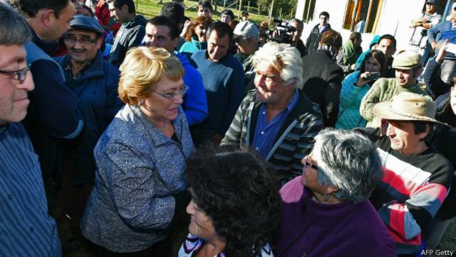 La presidenta de Chile, Michelle Bachelet, se reunió con los afectados.
