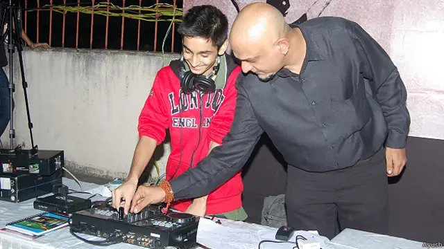 रोशन मनसुखानी 