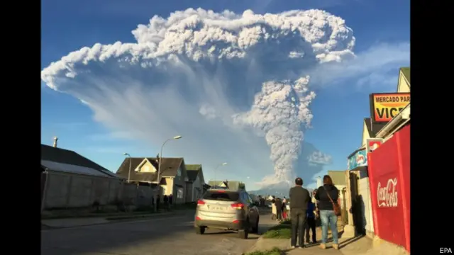 Los vuelos fueron suspendidos en la región, incluido el tráfico aéreo del aeropuerto de la ciudad de Neuquén.