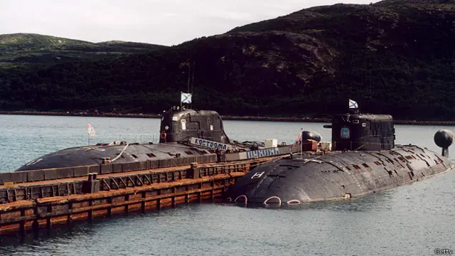 Подлодки "Кострома" и "Псков" на приколе