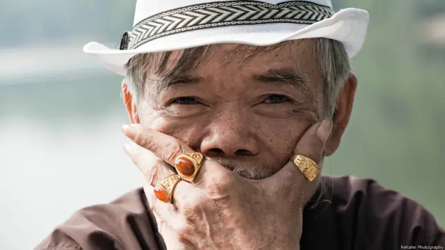 Réhahn cho biết ông vẫn tiếp tục hành trình của mình trên đất nước của những nụ cười. Triển lãm ảnh Precious Heritage với những bức ảnh chụp tại Việt Nam của ông sẽ được trưng bày tại Canada, Cuba, Ba Lan, Bỉ, Pháp trong tháng Năm 2015. 