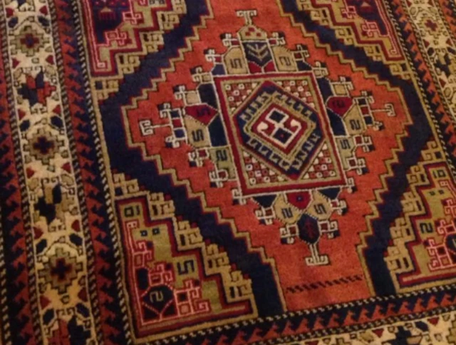 قالی صد ساله ارمنی لارا