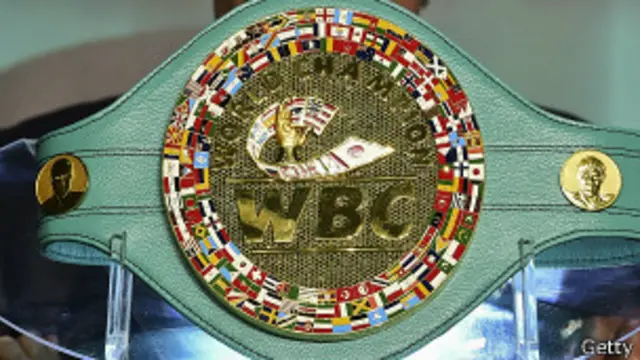 El cinturón que entregará el Consejo Mundial de Boxeo al ganador del combate.
