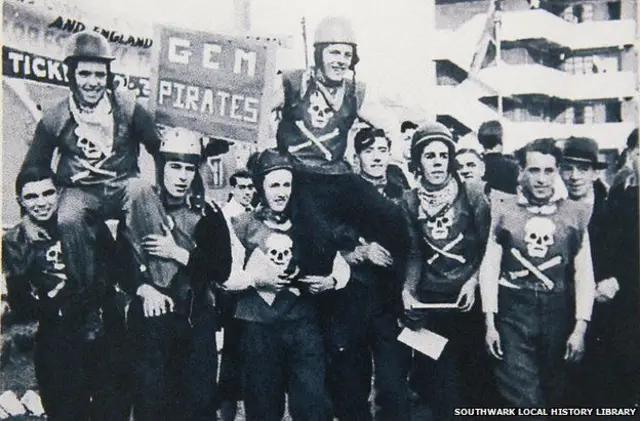 Los Gem Pirates de Poole, en Dorset, el sur de Inglaterra, fueron los campeones nacionales en la pista de Bermondsey Greyhounds. 