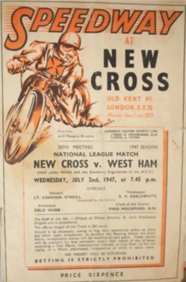 Uno de los afiches de promoción.