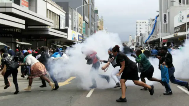 Des personnes fuyant les violences xénophobes en Afrique du Sud.