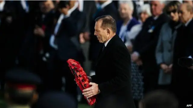 آسٹریلوی وزیر اعظم نے اس موقعے پر فوجیوں کی یادگار پر پھولوں کا ہار نذر کیا